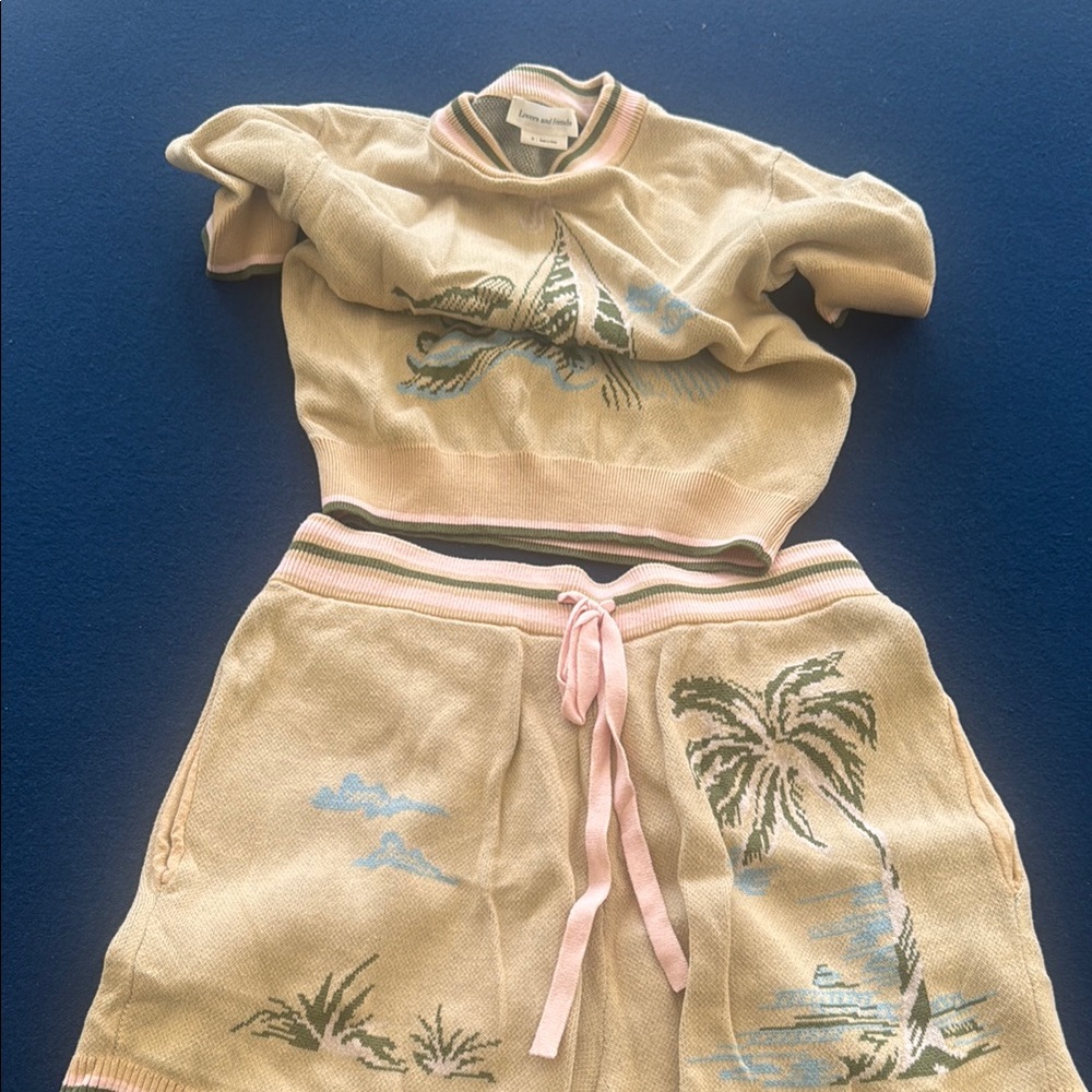 Sold out sold as a Two-Piece Set